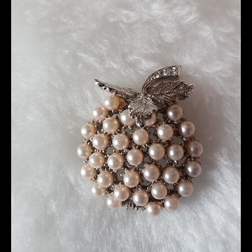 ORA Pearl and Rhinestone Brooch - Picture 3 of 7